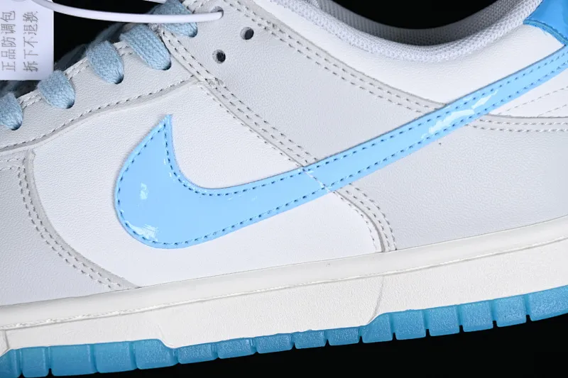 All Categories Nk SB Dunk Series Nk SB Dunk Low Low-top sneakers Cost-effective version Nk SB Dunk Low "520" Valentine's Day limited SB low-top sports and leisure sneakers FN3433-141